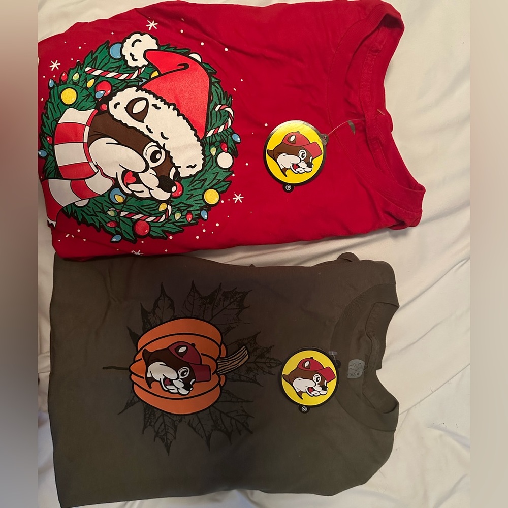 Buccees Shirts Size: Small Christmas/Fall Edition w/ tags.